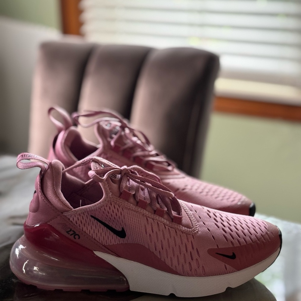 Nike Air Max 270 in Pink